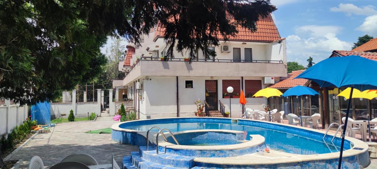 Family Hotel Saint Peter Saints Constantine and Helena Bagian luar foto