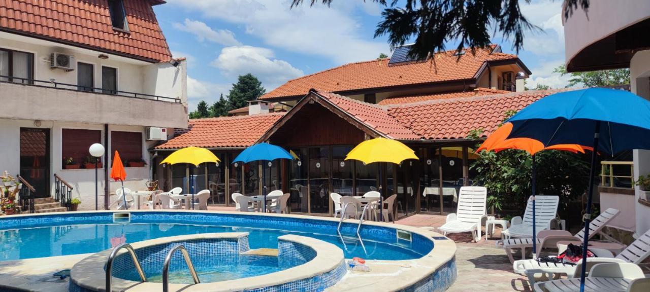 Family Hotel Saint Peter Saints Constantine and Helena Bagian luar foto